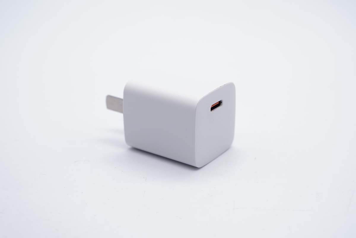 拆解報告：華科生迷你33W快充充電器-充電頭網