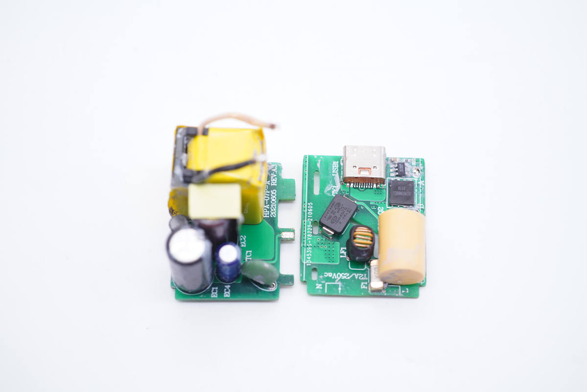 拆解報告：華科生迷你33W快充充電器-充電頭網