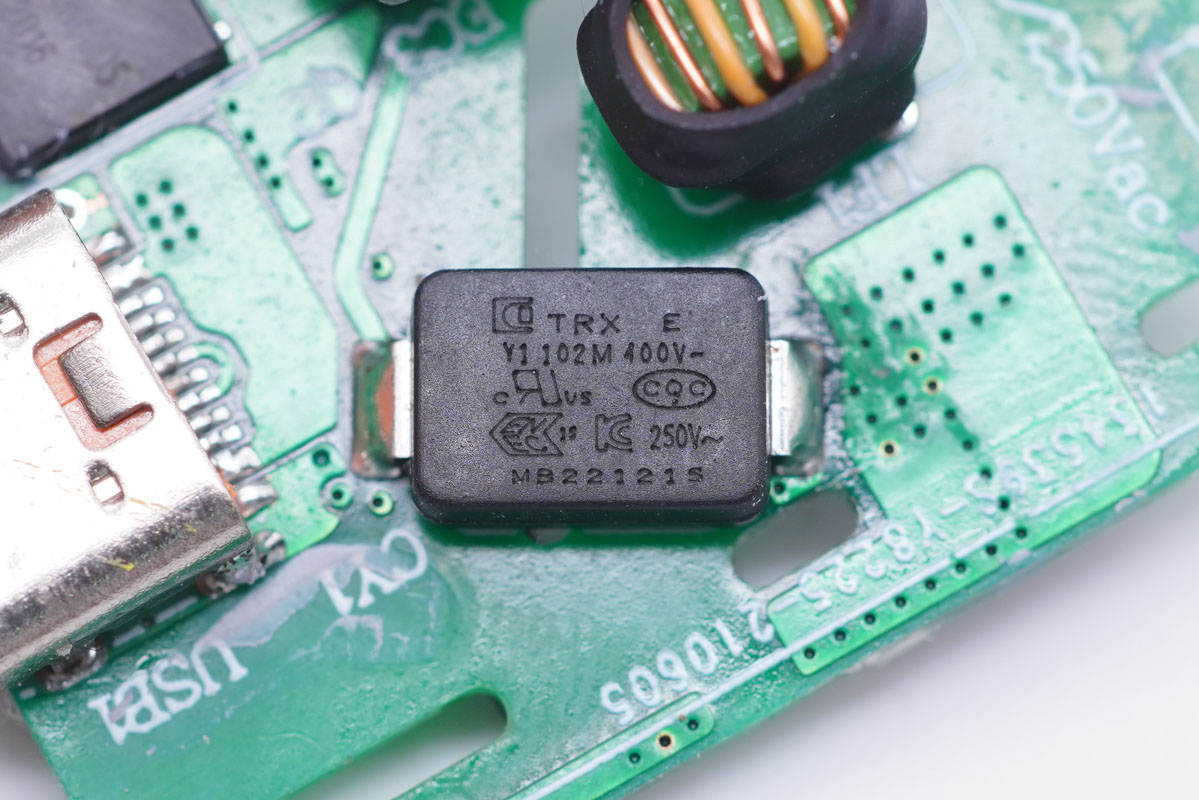 拆解報告：華科生迷你33W快充充電器-充電頭網