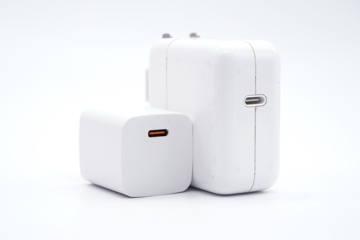 華科生推出33W快充迷你充電器，功率密度破1-充電頭網(wǎng)