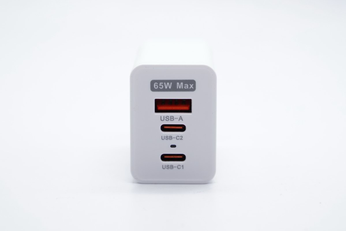 華科生推出65W三口氮化鎵快充充電器，大功率2C1A萬(wàn)金油配置-充電頭網(wǎng)