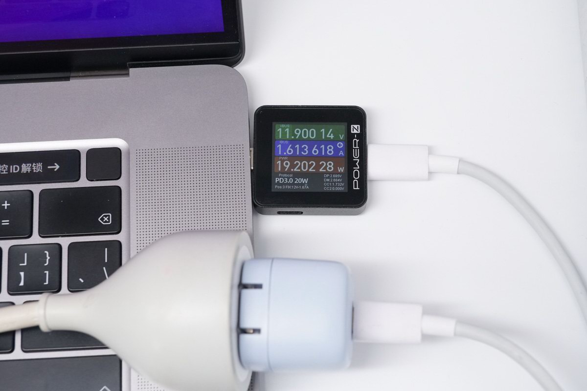 華科生推出20W迷你充，小巧便攜，適配iPhone系列使用-充電頭網(wǎng)