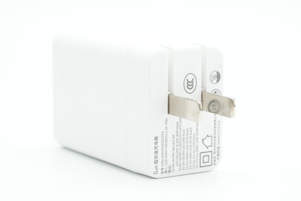 拆解報告：HKS華科生65W 2C1A快充充電器-充電頭網(wǎng)