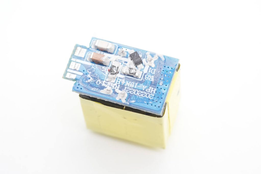 拆解報(bào)告:HKS華科生30W 1A1C氮化鎵充電器-充電頭網(wǎng)